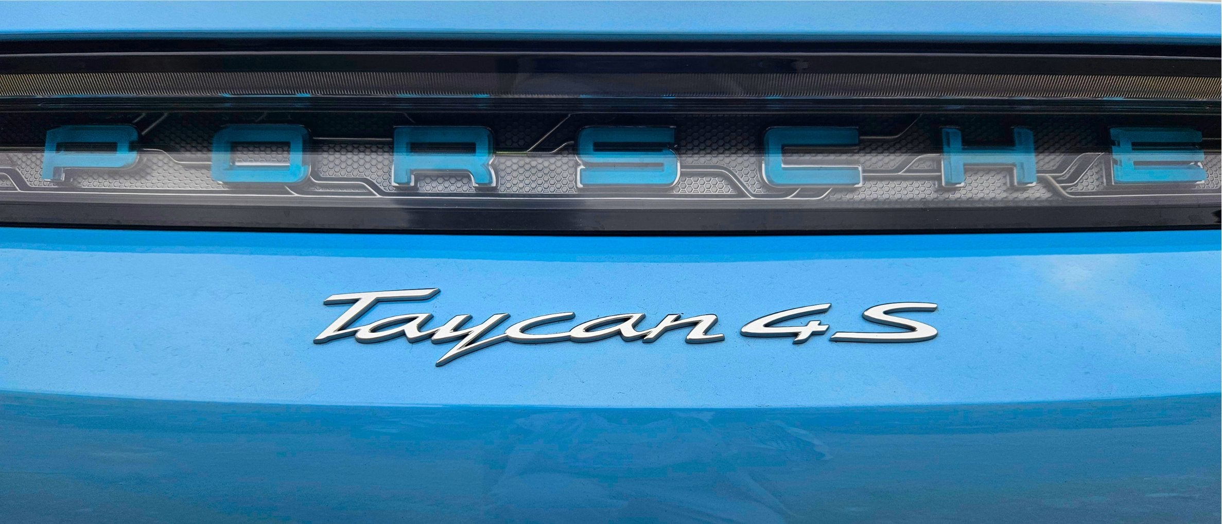 Porsche Taycan 4S logo